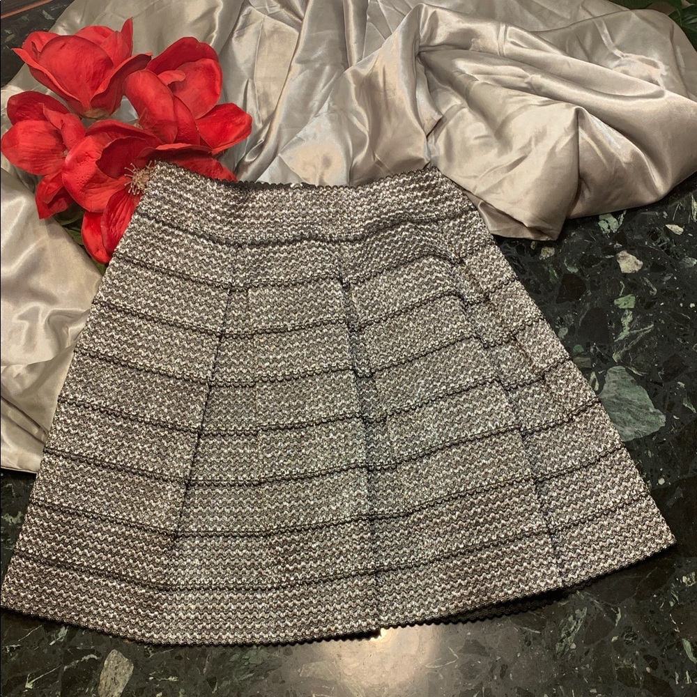 🌹Ginger G • Beautiful Silver & Black Metallic Elegant Dressy Stretchy Mini Skirt